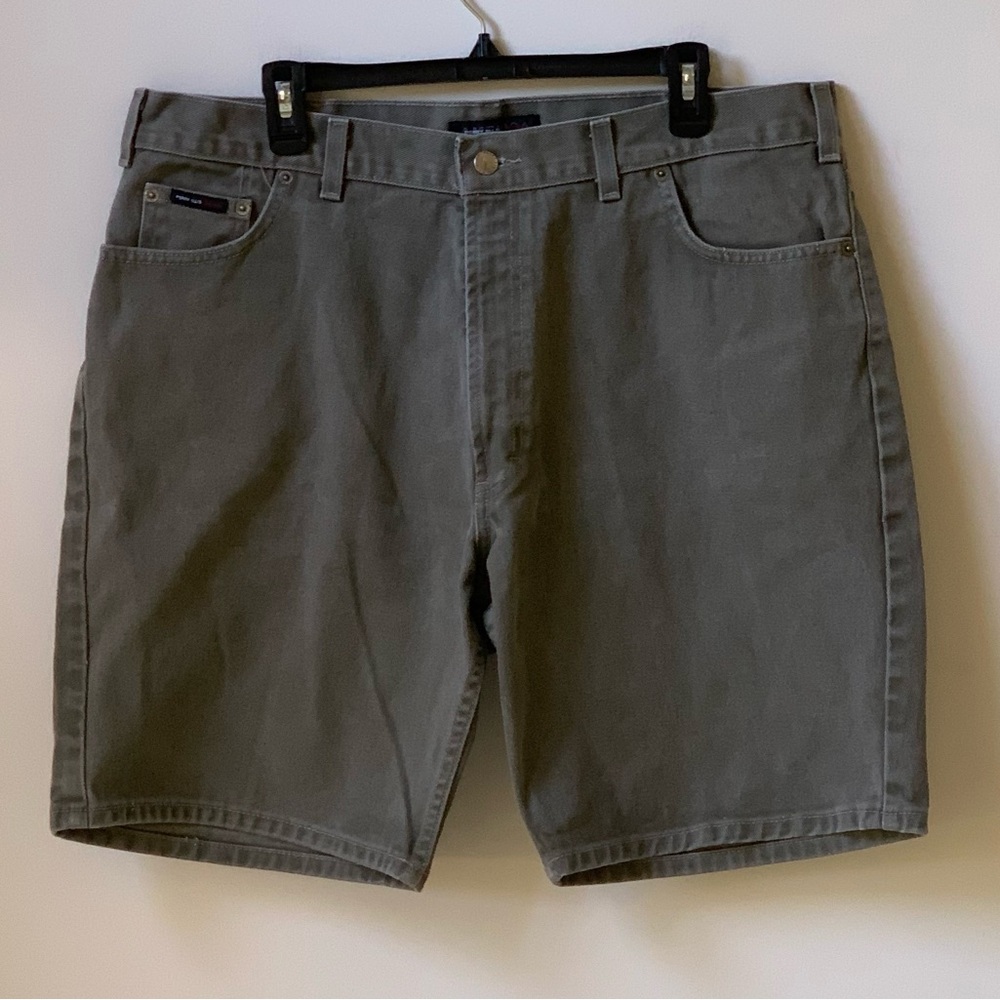 Perry Ellis America Dark Green Men’s Size 38 Denim Shorts. Excellent Condition.